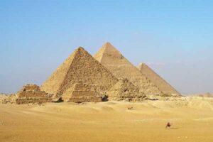 Full-Day Tour Of The Giza Pyramids, The Sphinx, And The Egyptian Museum, Including Lunch In Cairo